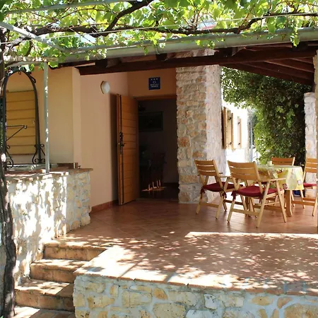 Holiday home Mit Schoenem Garten Und Sonnenterrasse By Interhome