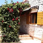 Mit Schoenem Garten Und Sonnenterrasse By Interhome