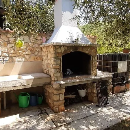 Mit Schoenem Garten Und Sonnenterrasse By Interhome Hébergement de vacances