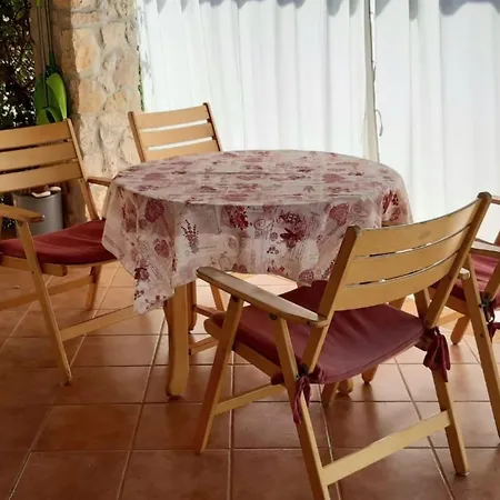 Mit Schoenem Garten Und Sonnenterrasse By Interhome Casa vacanze *