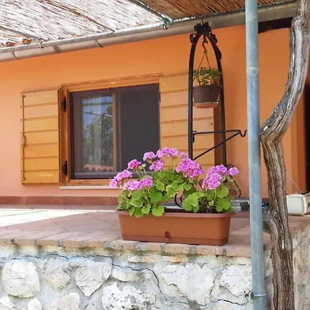 Mit Schoenem Garten Und Sonnenterrasse By Interhome * 梅杜林